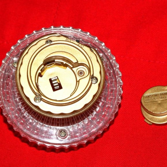 Calico critters cloverleaf manor chandelier light fixture - works, missing screw - Picture 2 of 4